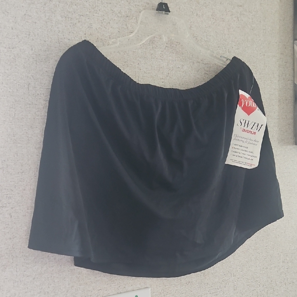 Avenue Black Mini Skirt with Elastic Waist